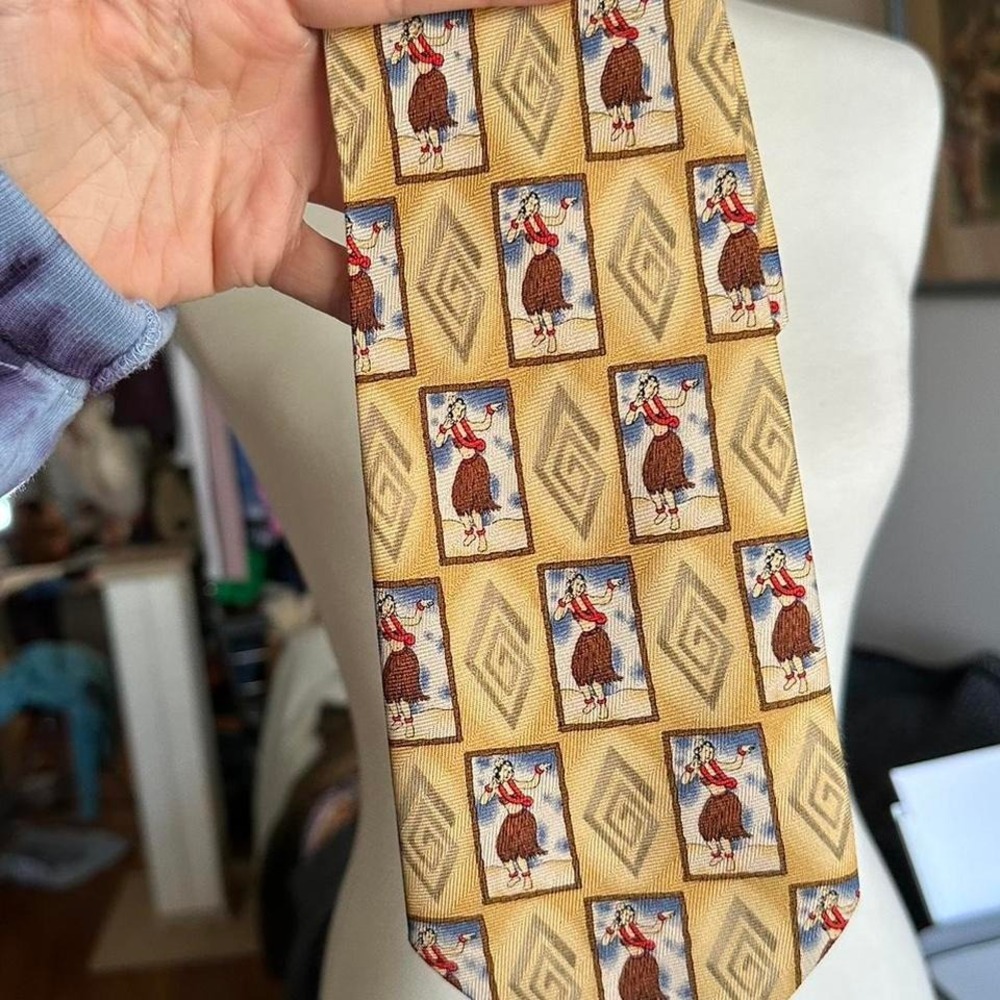 Tommy Bahama vintage yellow Hula dancer tie